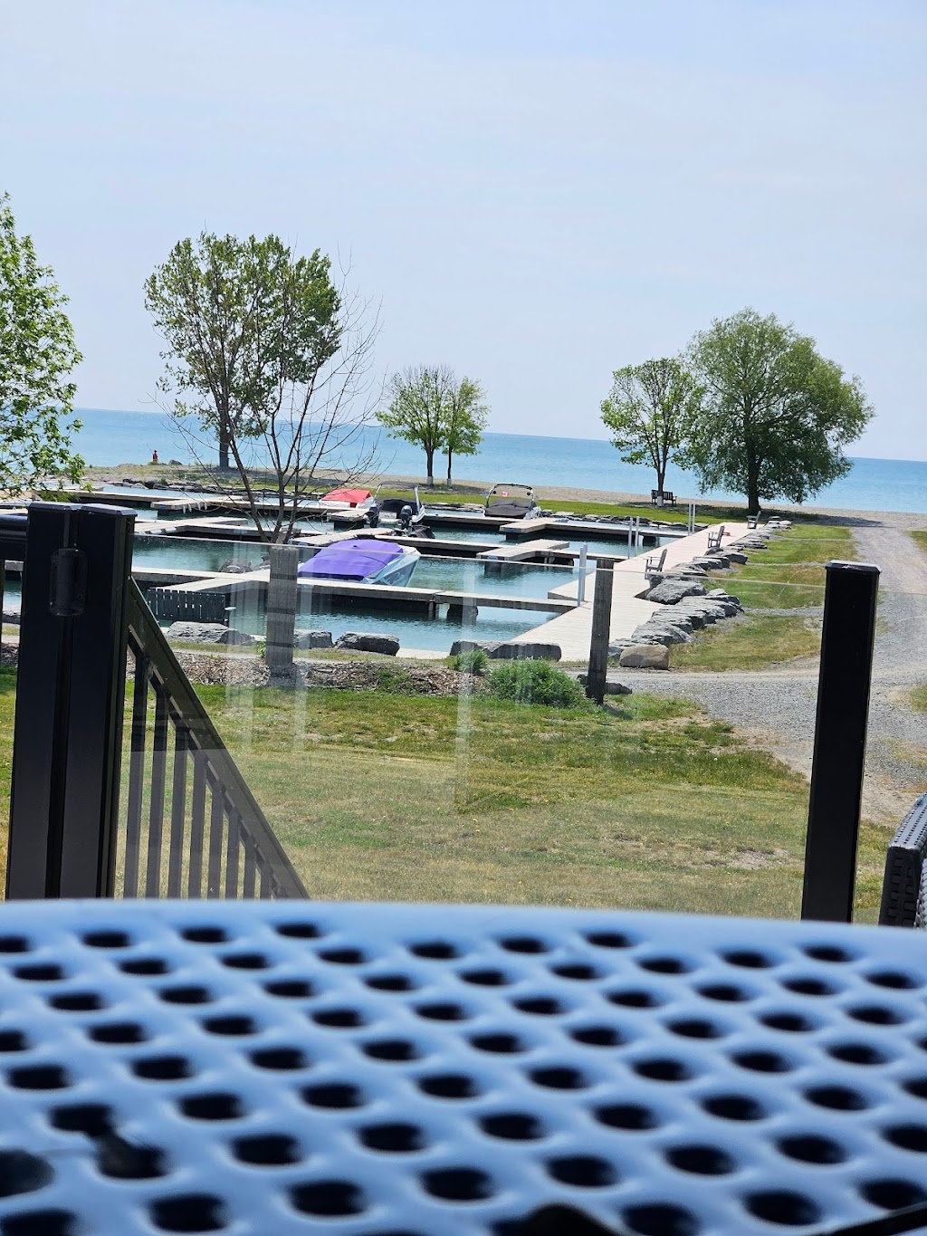 Dockside Grill & Chill | 237 Salmon Point Rd, Cherry Valley, ON K0K 1P0, Canada | Phone: (613) 476-6310