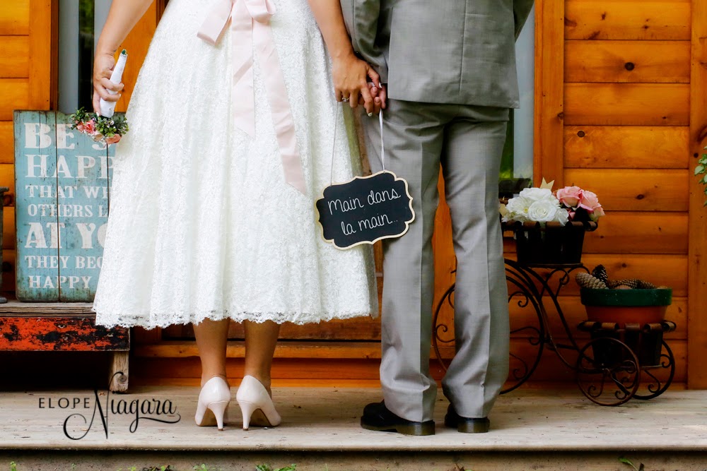 Elope Niagara Little Log Wedding Chapel and Drive through kiosk | 3787 Switch Rd, Stevensville, ON L0S 1S0, Canada | Phone: (905) 382-1490