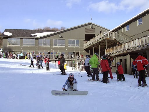 Hidden Valley Highlands Ski Area and Muskoka Ski Club | 1655 Hidden Valley Rd, Huntsville, ON P1H 1A4, Canada | Phone: (705) 789-1773