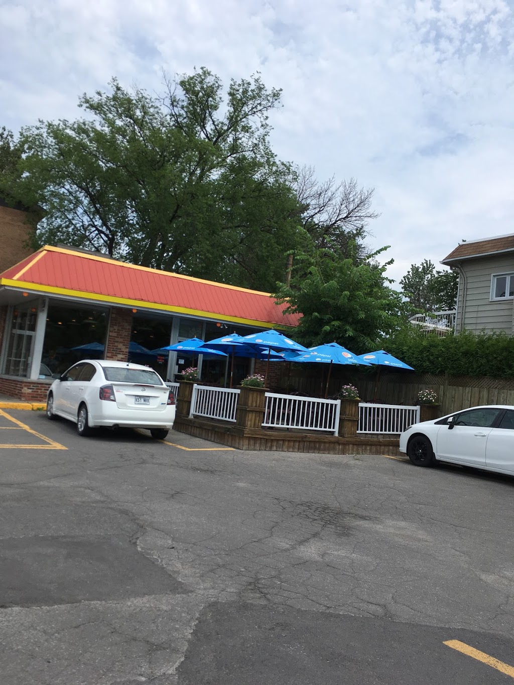 Coorsh Drive-In | 1450 Av Victoria, Greenfield Park, QC J4V 1M2, Canada | Phone: (450) 671-0820