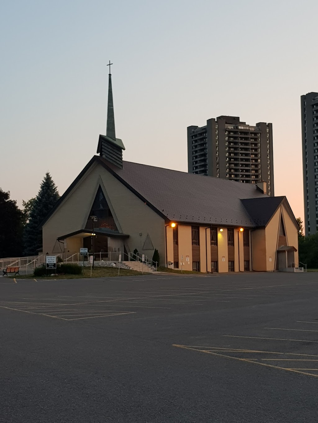 Immaculate Heart of Mary Roman Catholic Church | 1758 Alta Vista Dr, Ottawa, ON K1G 0G6, Canada | Phone: (613) 733-9636