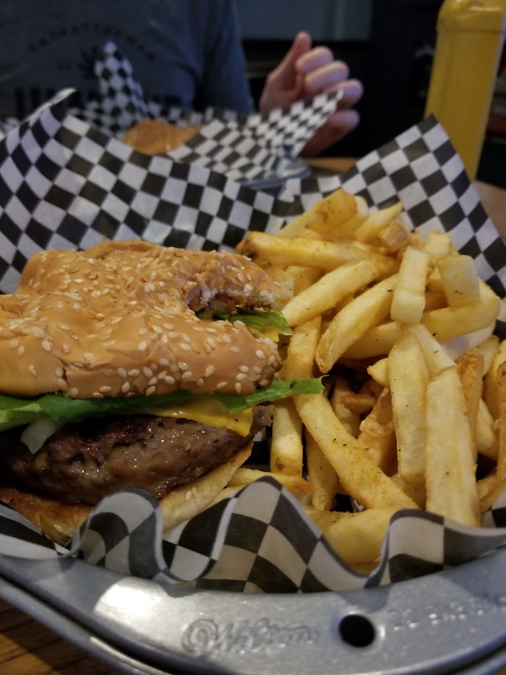 Big Murs Tavern | 315 2nd St, Dundurn, SK S0K 1K0, Canada | Phone: (306) 492-2369