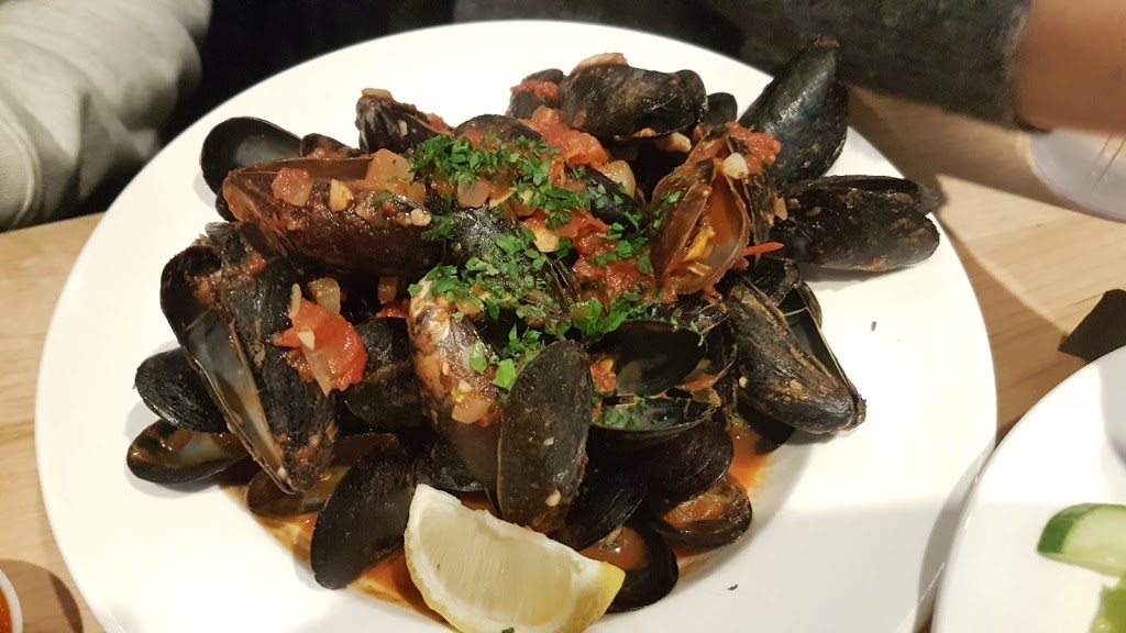 Freds Bar & Grill | 636 Bloor St, Mississauga, ON L5A 1Z8, Canada | Phone: (905) 279-0097