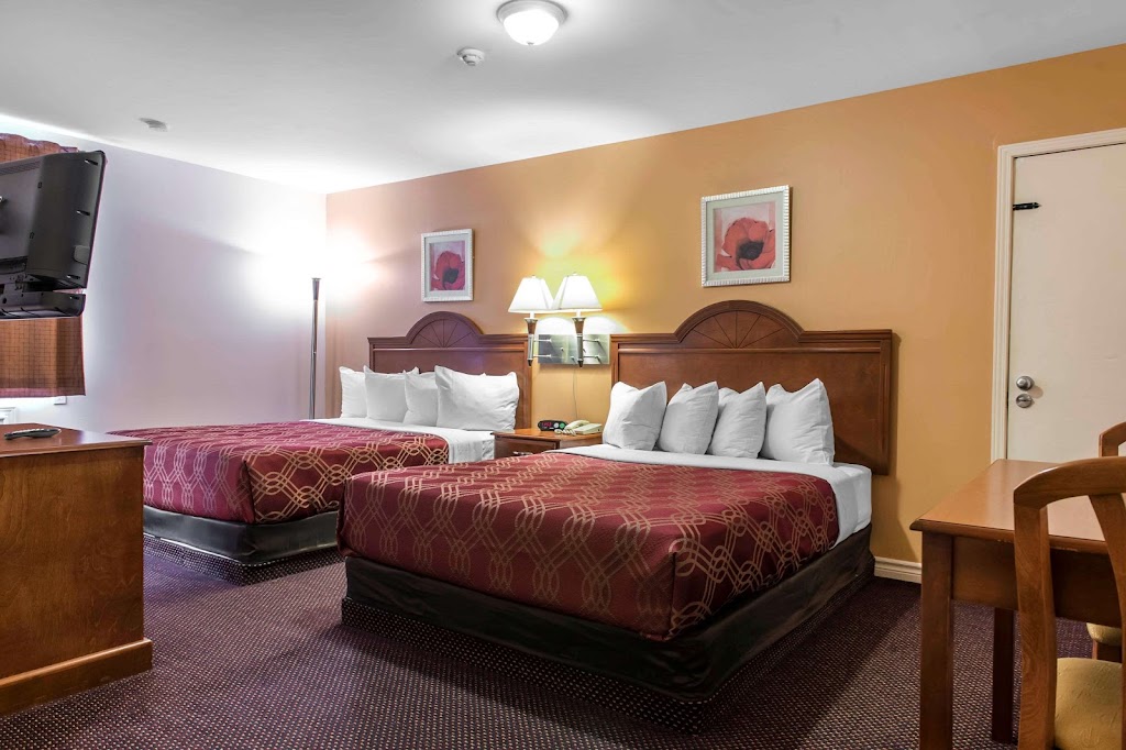 Econo Lodge Inn & Suites | 1218 Pembroke St E, Pembroke, ON K8A 7R9, Canada | Phone: (613) 732-4222