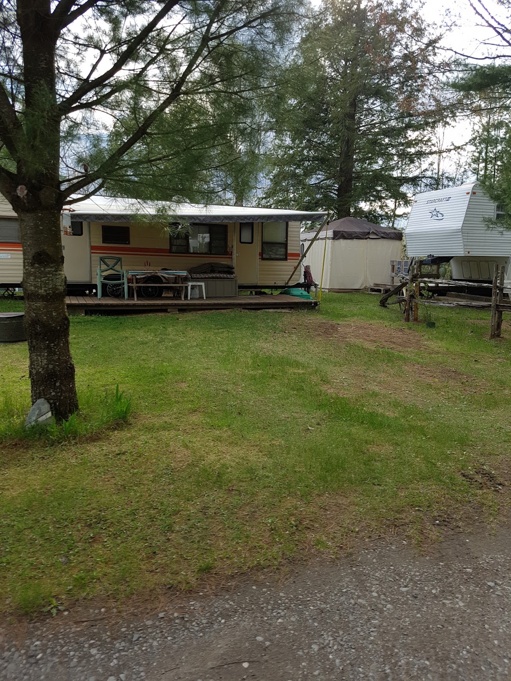 Camping Des Pins | 379 Boulevard Kingsey, Kingsey Falls, QC J0A 1B0, Canada | Phone: (819) 839-2648