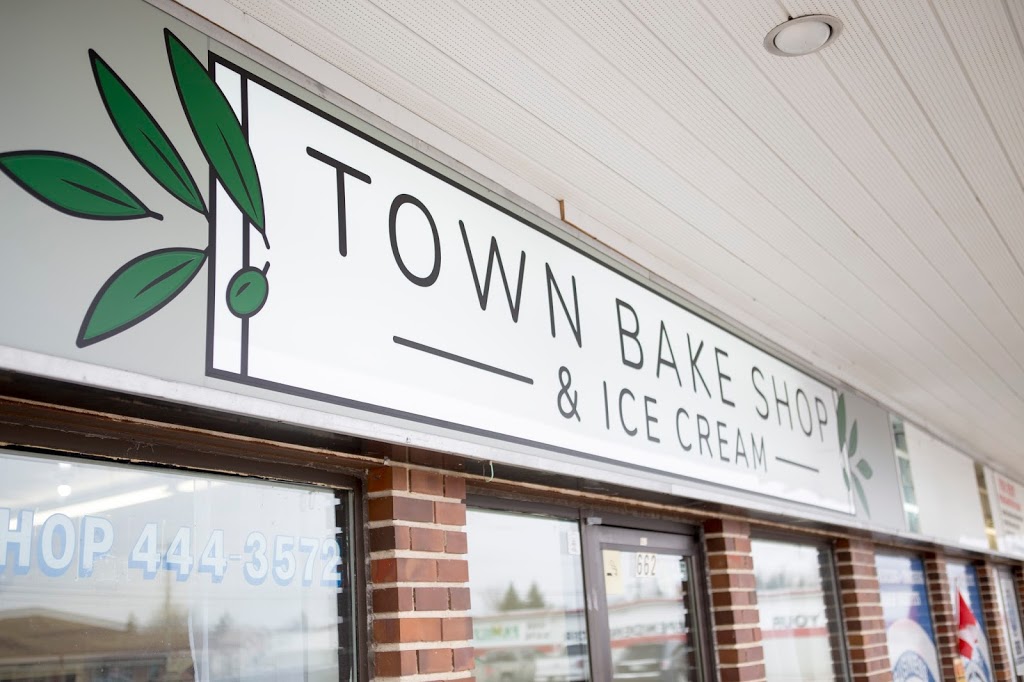 Town Bake Shop & Ice Cream | 662 Main St, Oakbank, MB R0E 1J0, Canada | Phone: (204) 444-3572