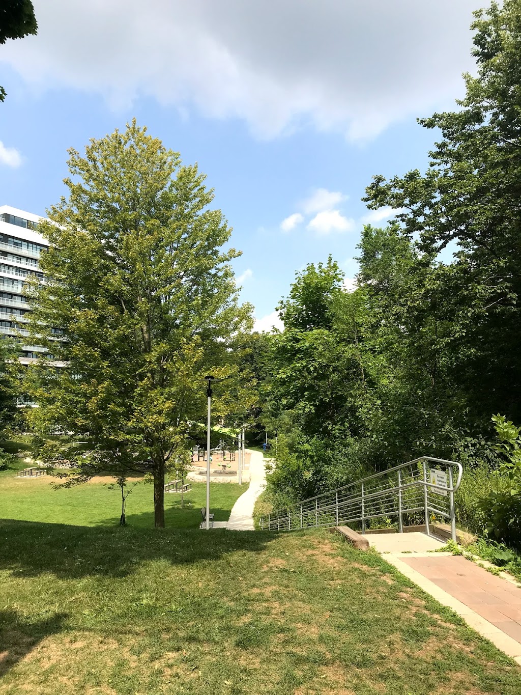 Lawrence Park And Ravine | 51 Alexander Muir Rd, Toronto, ON M4N 0A3, Canada | Phone: (416) 338-4386