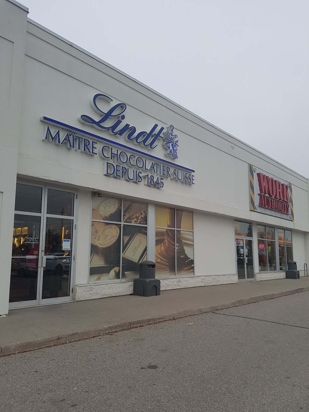 Lindt Chocolate Shop | 4500 King St E Unit 4, Kitchener, ON N2P 2G4, Canada | Phone: (519) 650-9141