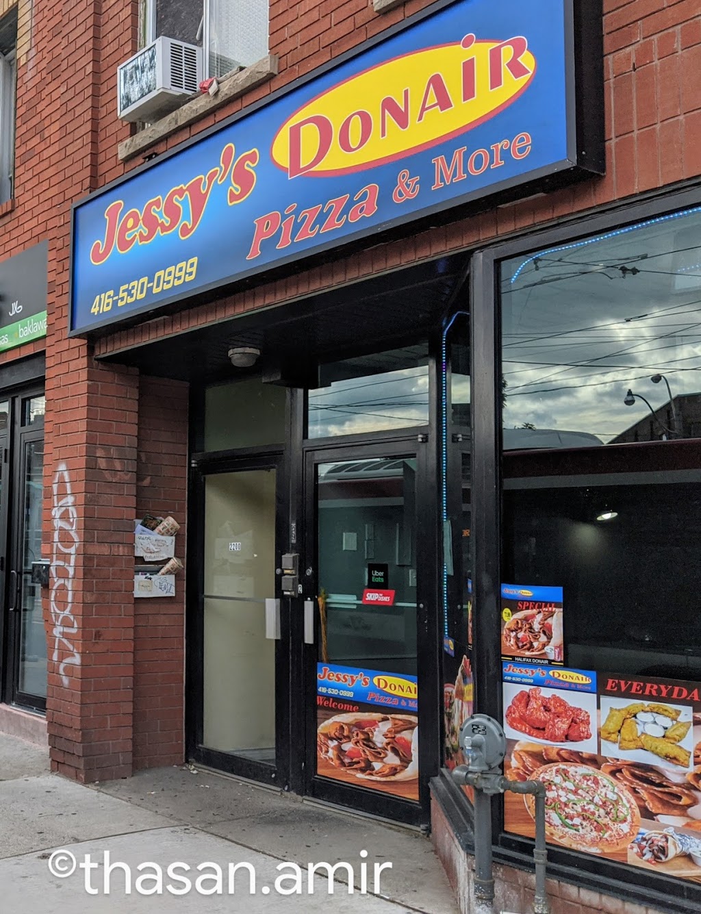 Jessy’s Pizza Toronto | 2200 Dundas St W, Toronto, ON M6R 1X3, Canada | Phone: (416) 530-0999