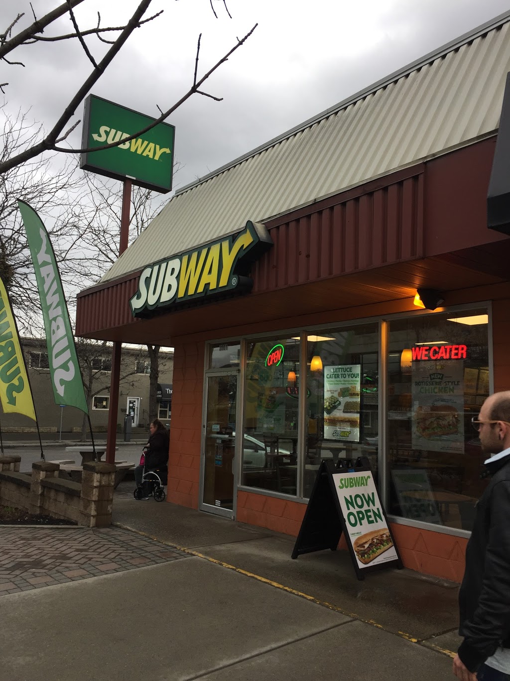 Pandosy Subway Restaurant | 3001 Pandosy St, Kelowna, BC V1Y 1W3, Canada | Phone: (250) 763-4004