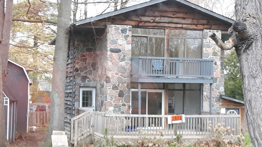 Whispering Pines Bed & Breakfast Cottage | 992 Lake Dr E, Jacksons Point, ON L0E 1L0, Canada | Phone: (800) 329-4995