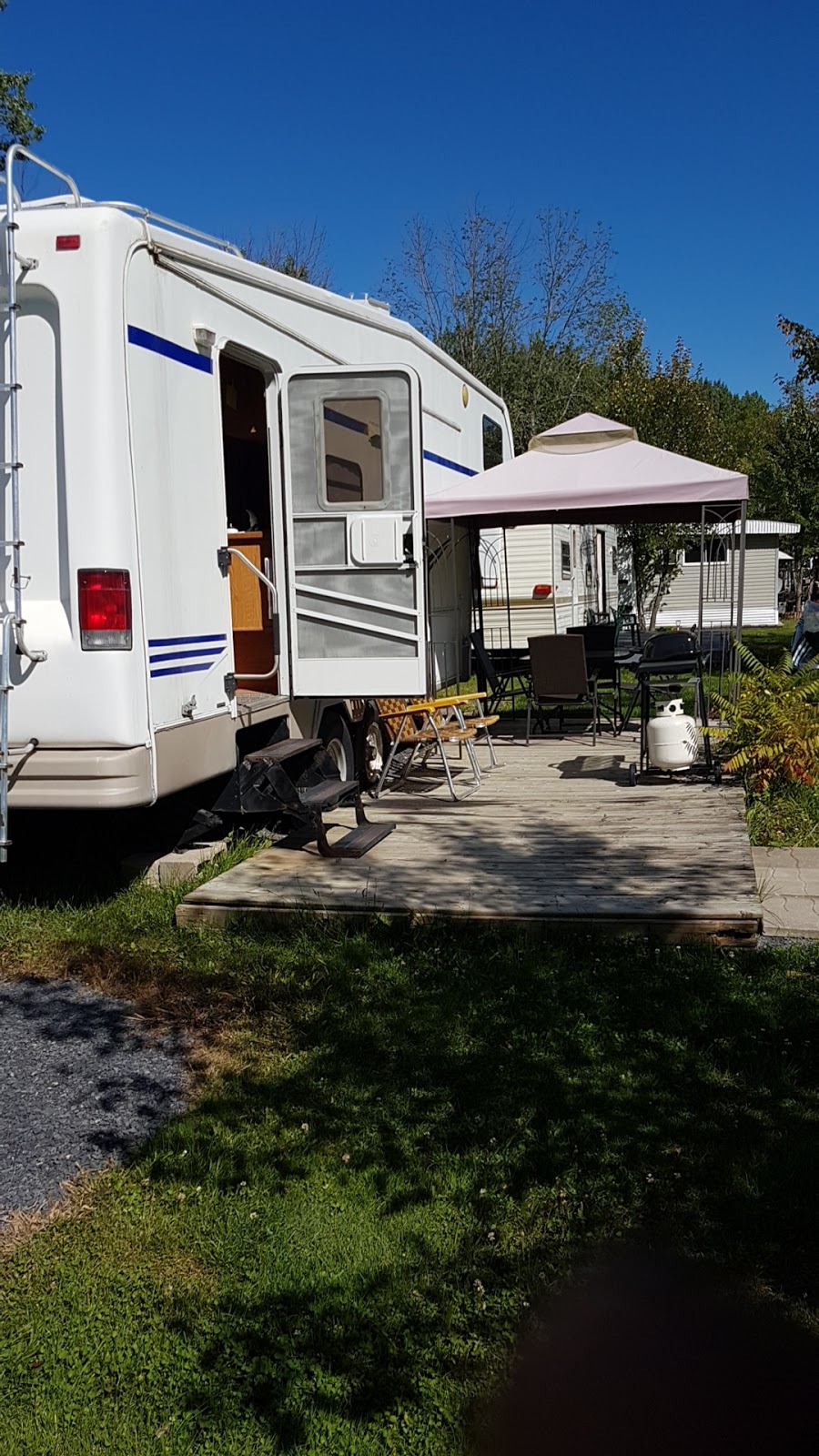 Camping Jardins de la Rive | 1330 Rue Principale, Île-aux-Noix, QC J0J 1G0, Canada | Phone: (514) 862-8245