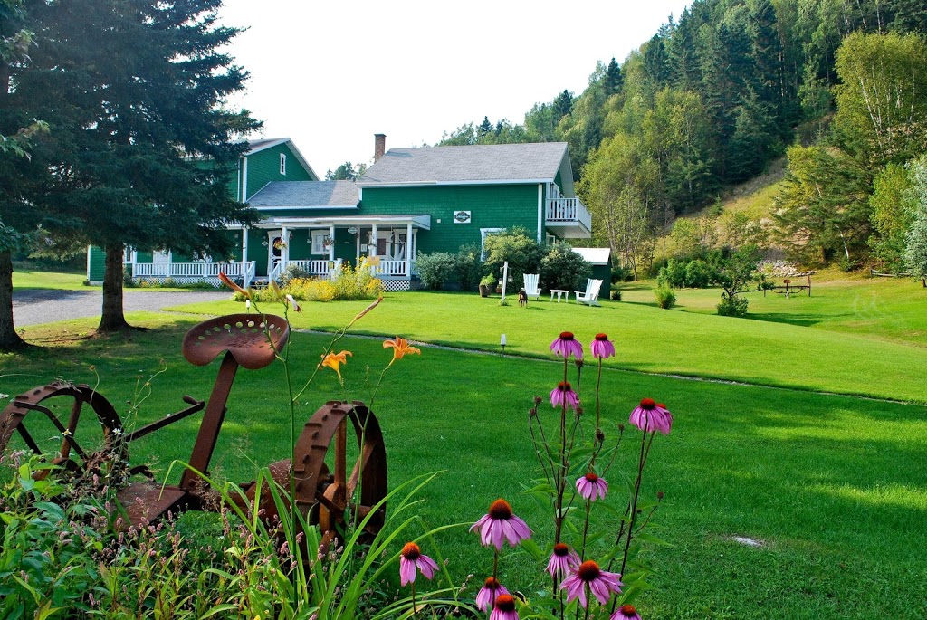 Gîte la Bougie Verte | 68 Rang Saint François, Saint-Urbain, QC G0A 4K0, Canada | Phone: (418) 639-2286