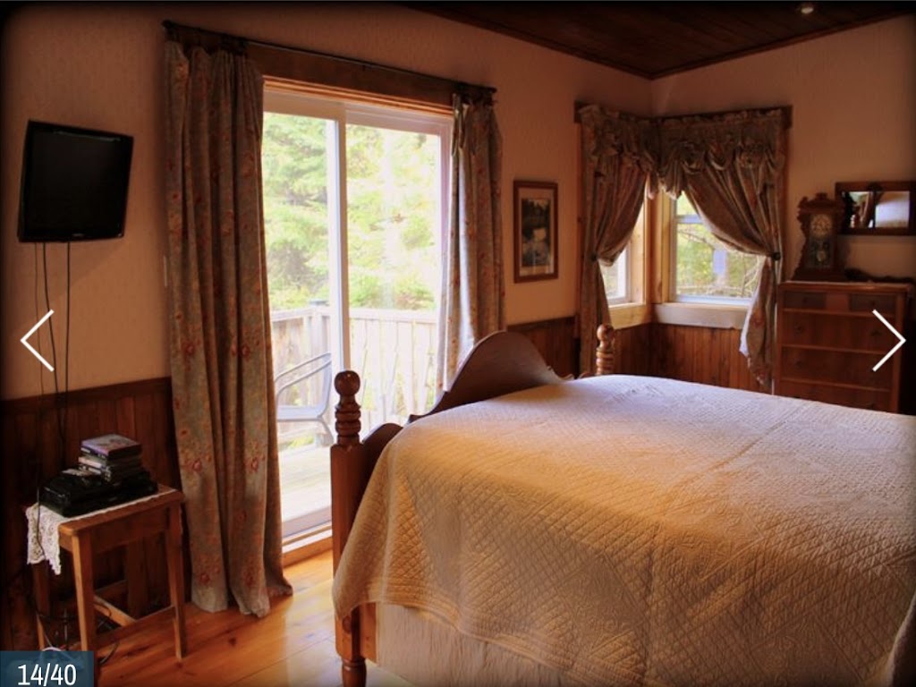 Chalet La Petite Campagne | 1170 Chem. du Lac Beaulne, Chertsey, QC J0K 3K0, Canada | Phone: (514) 946-0031