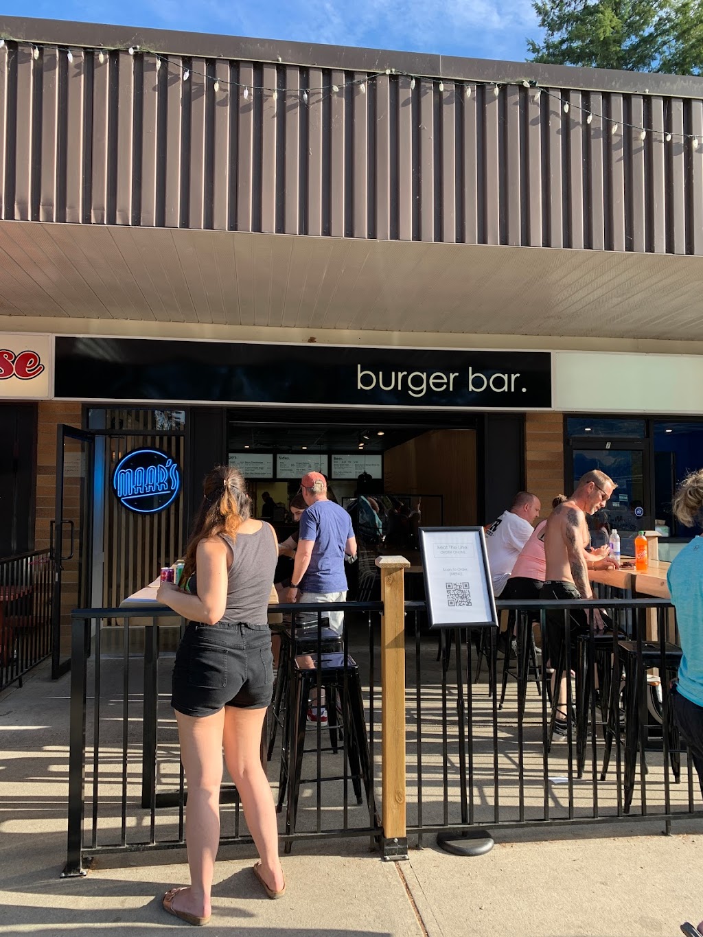 Maars Burger Bar | 4125 Columbia Valley Rd #6, Cultus Lake, BC V2R 5B7, Canada | Phone: (604) 846-1120