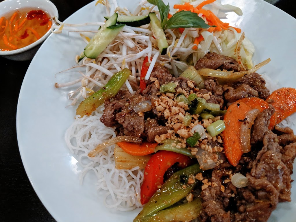 Pho HouZ Vietnamese Kitchen | 411 10 St NW, Calgary, AB T2N 1W1, Canada | Phone: (403) 229-0215