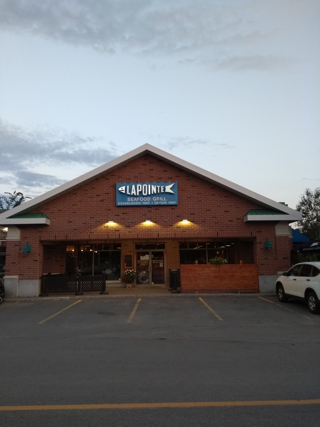Lapointe Seafood Grill Kanata | 60 Colchester Square, Kanata, ON K2K 2Z9, Canada | Phone: (613) 599-1424