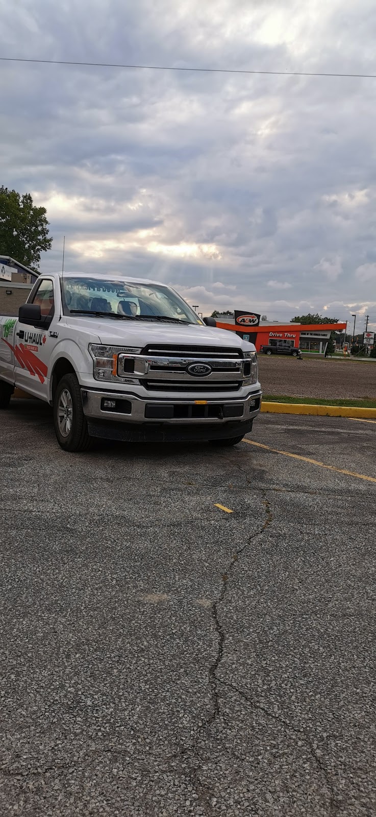 U-Haul Moving & Storage at Confederation St | 1227 Confederation St, Sarnia, ON N7S 4M7, Canada | Phone: (519) 344-1096