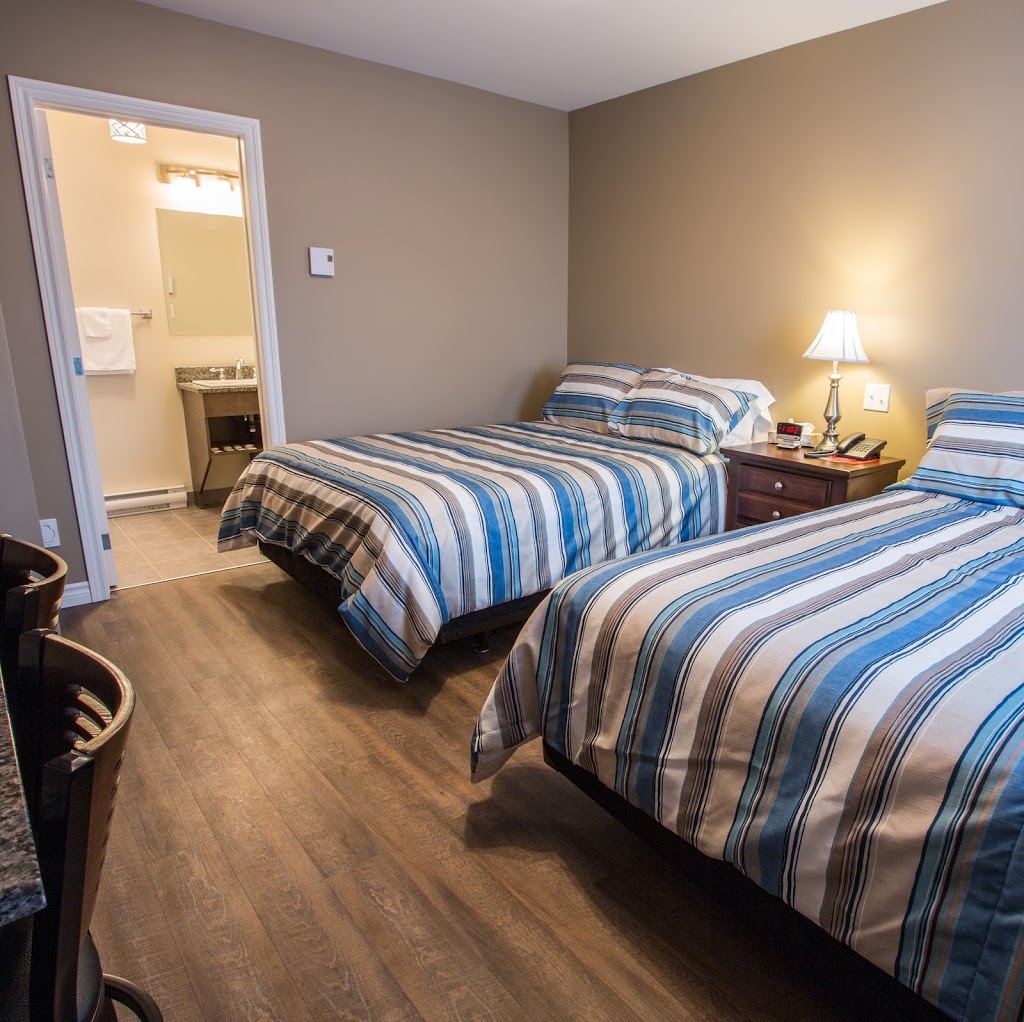 Motel La Place Coaticook | 20 Rue Saint-Jacques S, Coaticook, QC J1A 2N7, Canada | Phone: (819) 823-6123