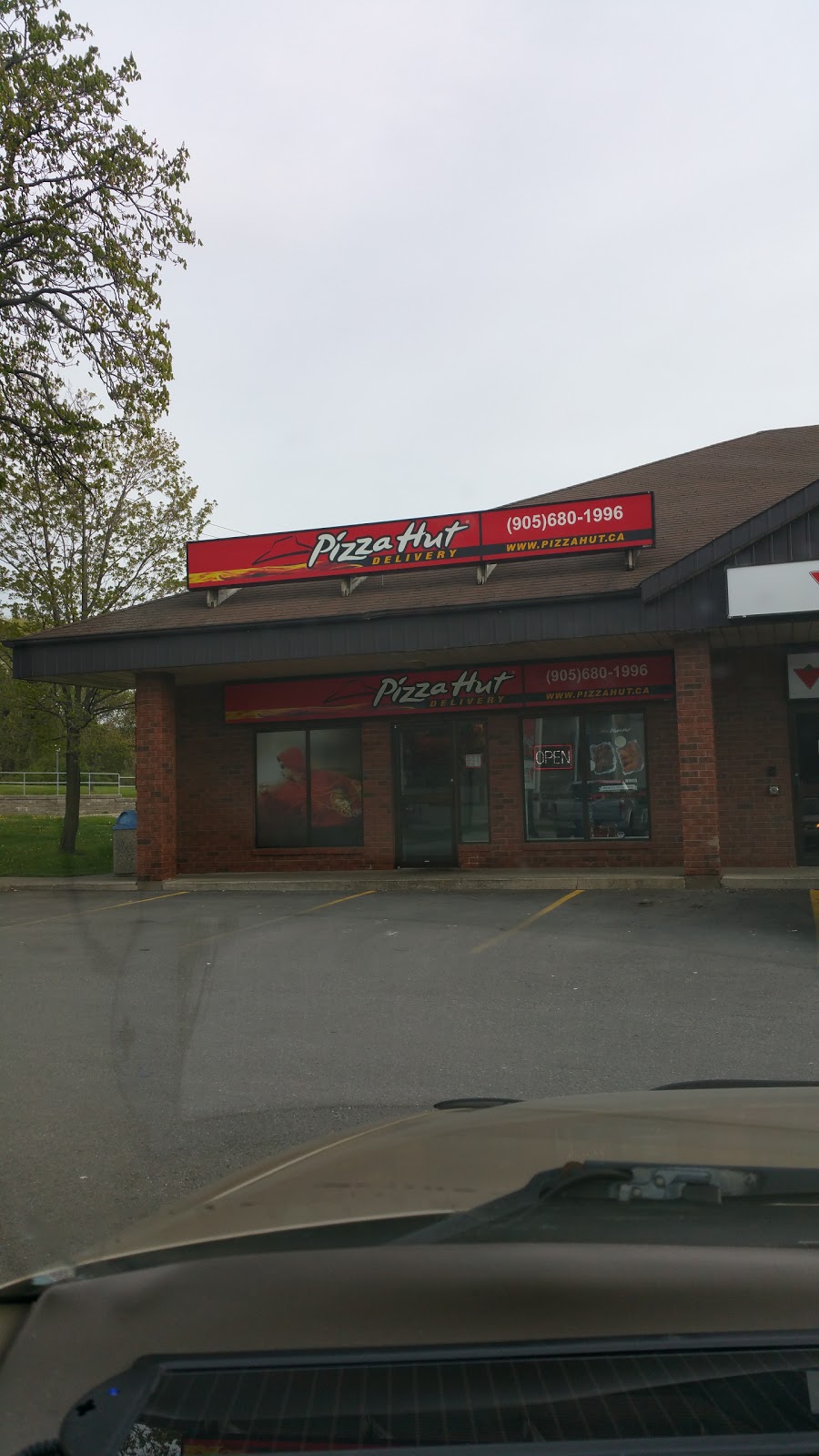 Pizza Hut | 306 Glendale Ave, St. Catharines, ON L2T 2L5, Canada | Phone: (905) 680-1996