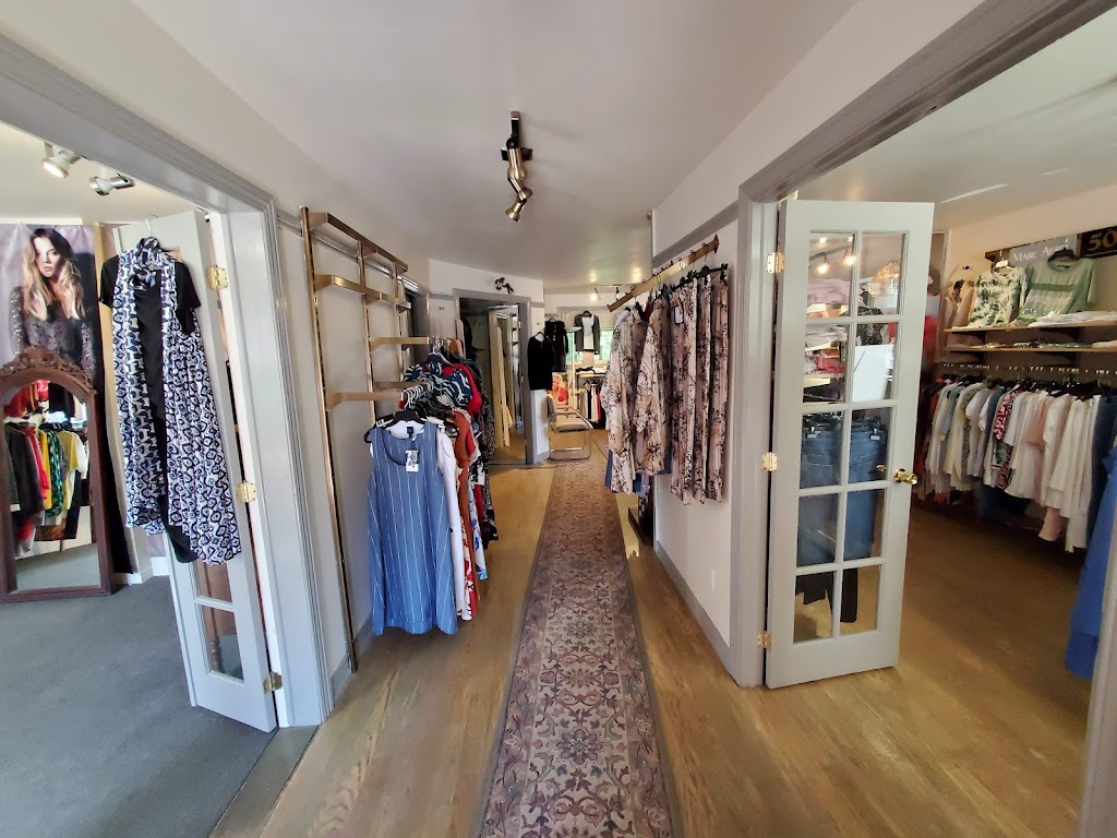 Boutique PTites Folies | 799 Bd de Sainte-Adèle, Sainte-Adèle, QC J8B 2N1, Canada | Phone: (450) 229-6464