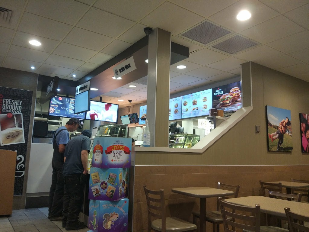 McDonalds | 35 Dufferin St, Perth, ON K7H 3A5, Canada | Phone: (613) 267-5070