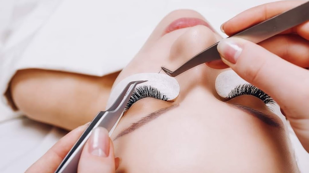 Cils & Beauté MT | 21 Rue de Lorne, Blainville, QC J7C 4L7, Canada | Phone: (514) 883-5547