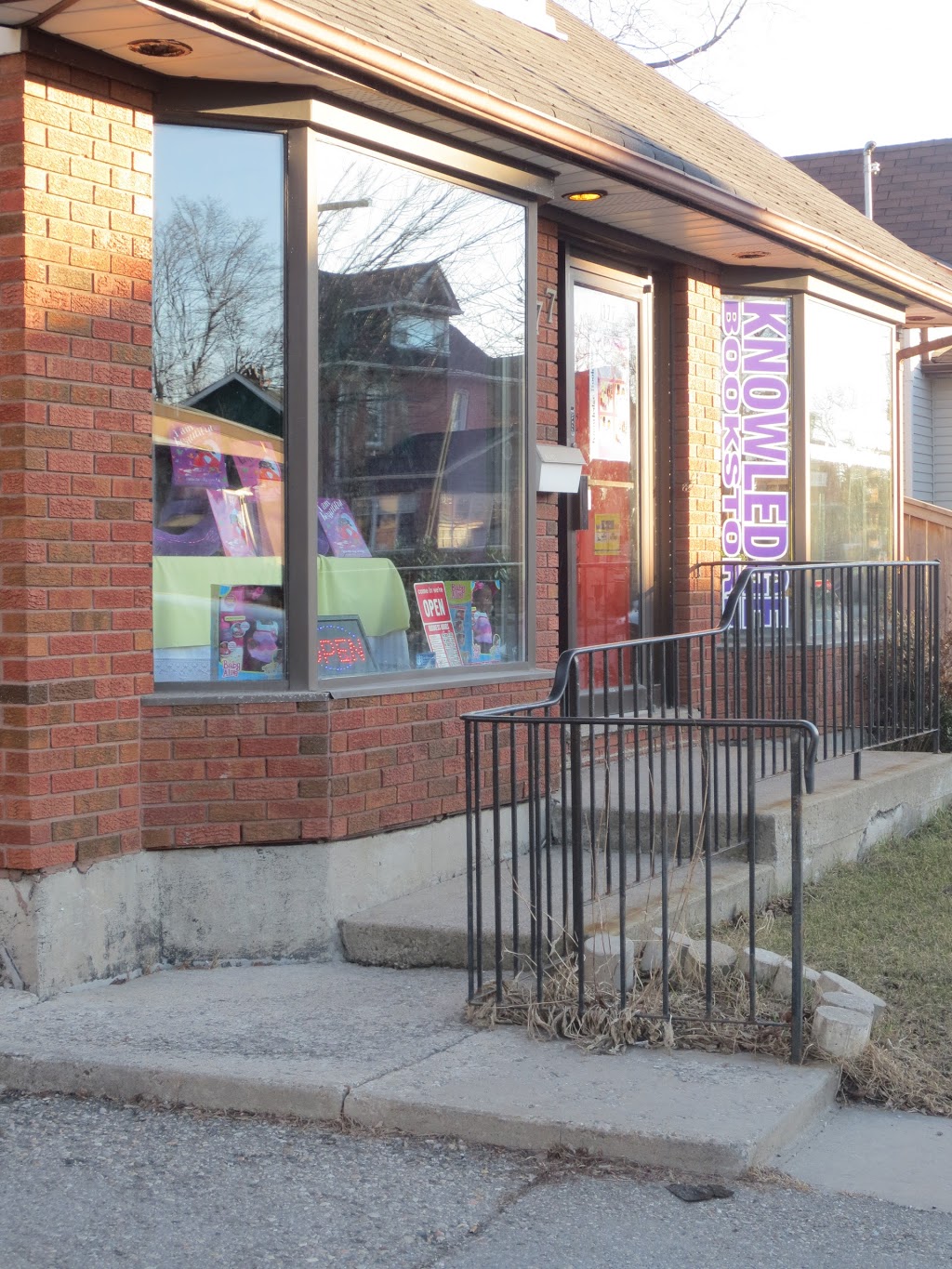 Knowledge Bookstore | 177 Queen St W, Brampton, ON L6Y 1M5, Canada | Phone: (905) 459-9875