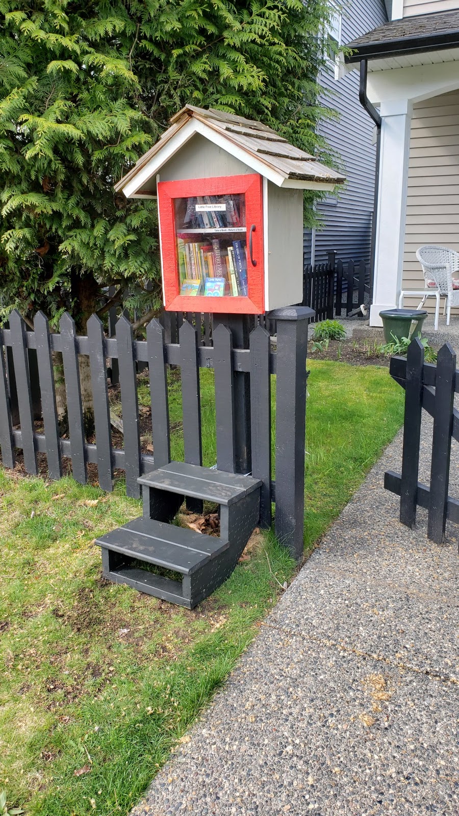 LiL Red Door BookHouse | 49.203020,-122.679136, 19565 Fraser Way, Pitt Meadows, BC V3Y 2W6, Canada