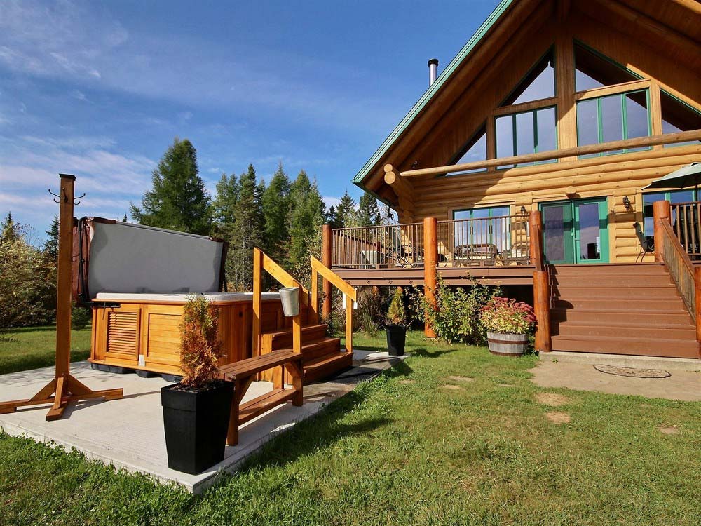 Au Chalet en Bois Rond | 325 Rang Saint Jacques, Sainte-Christine-dAuvergne, QC G0A 1A0, Canada | Phone: (418) 329-1233