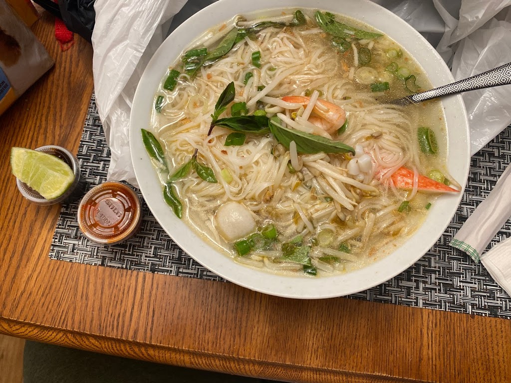 Phở Moonlight | 442 Hazeldean Rd, Kanata, ON K2L 1V2, Canada | Phone: (613) 836-6658