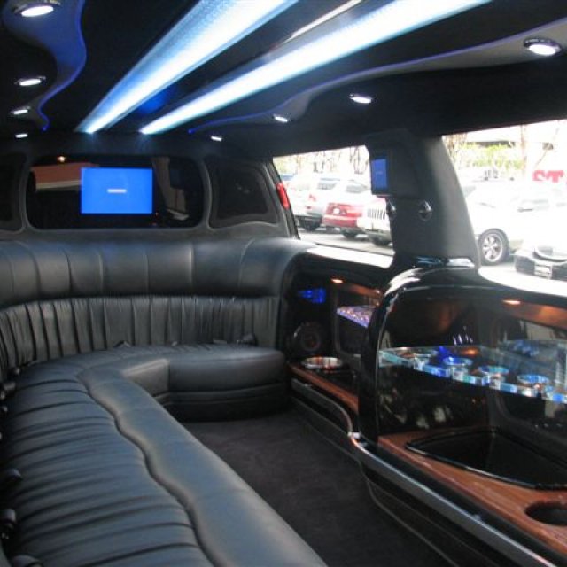 Fantasy Line Limousine | 352 Third Line, Oakville, ON L6L 4A4, Canada | Phone: (905) 901-0895