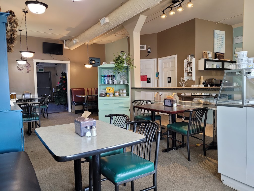 Hampton Cafe | 67 Hampton St, MacGregor, MB R0H 0R0, Canada | Phone: (204) 685-3199