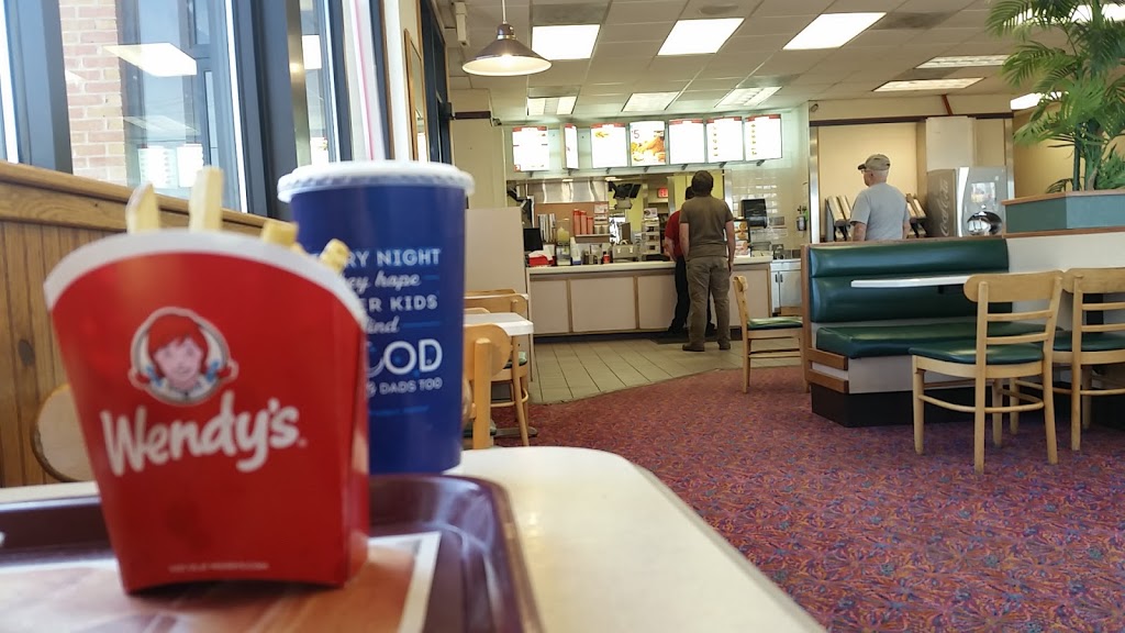 Wendys | 1700 Hancock St, Port Huron, MI 48060, USA | Phone: (810) 982-0688