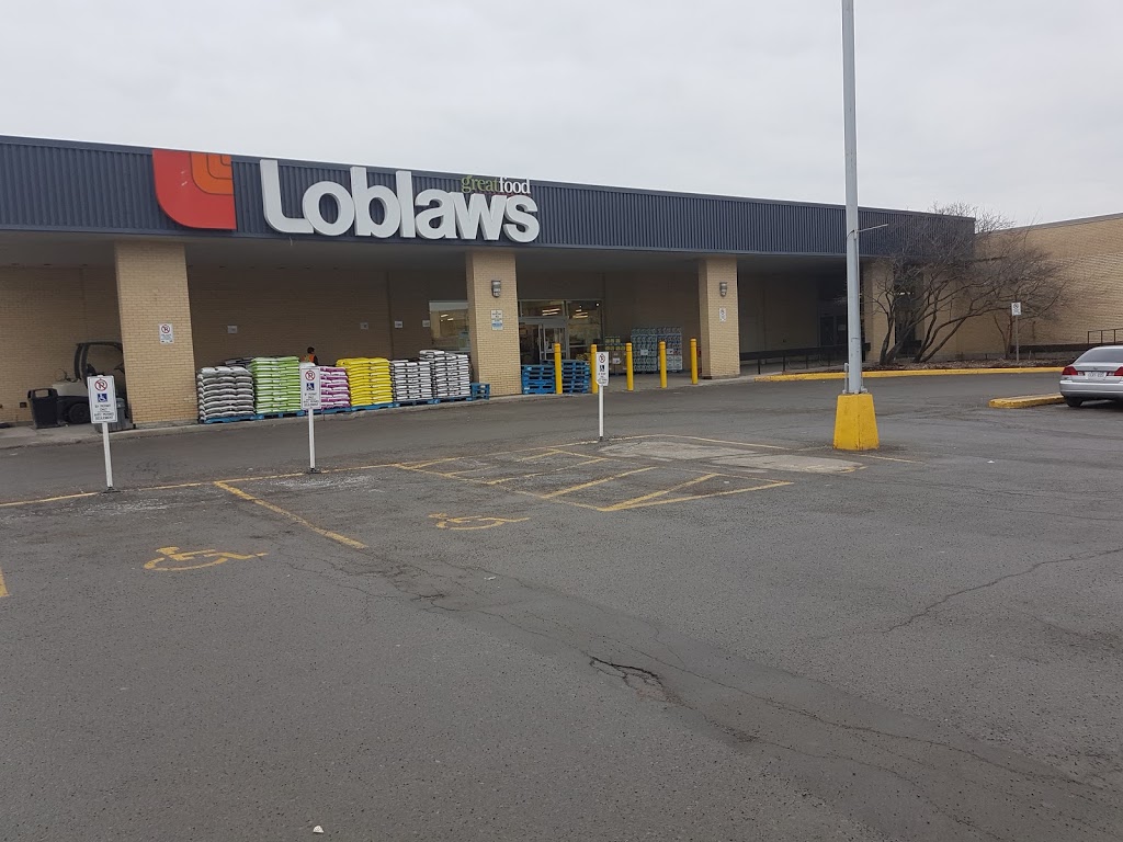 Loblaws | 1910 St Laurent Blvd, Ottawa, ON K1G 1A4, Canada | Phone: (613) 521-0880