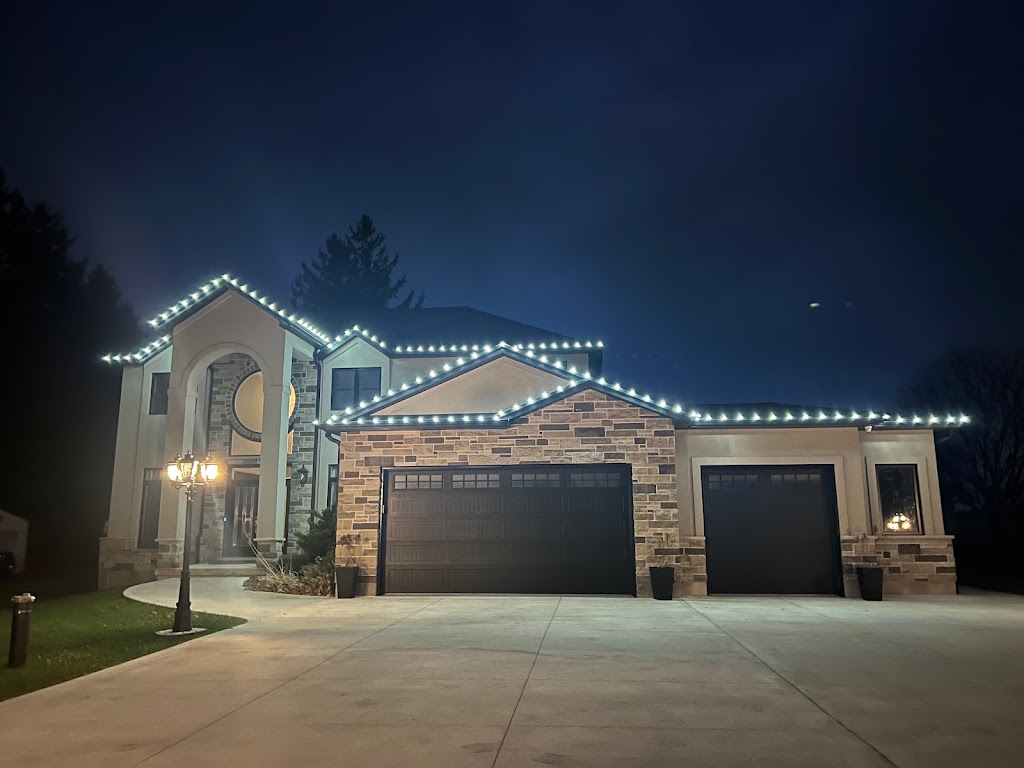 London Christmas Light Installation | 10194 Glendon Dr, Komoka, ON N0L 1R0, Canada | Phone: (519) 520-1384