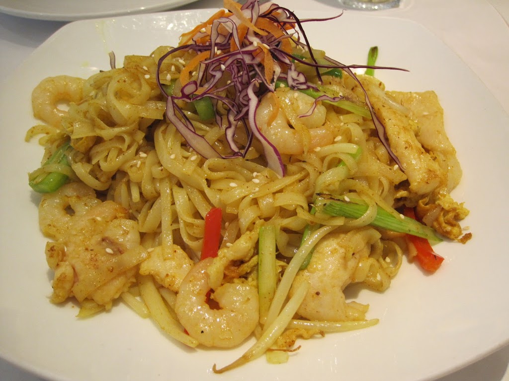 Lemongrass | 1630 Bayview Ave, Toronto, ON M4G 3B7, Canada | Phone: (416) 322-8202