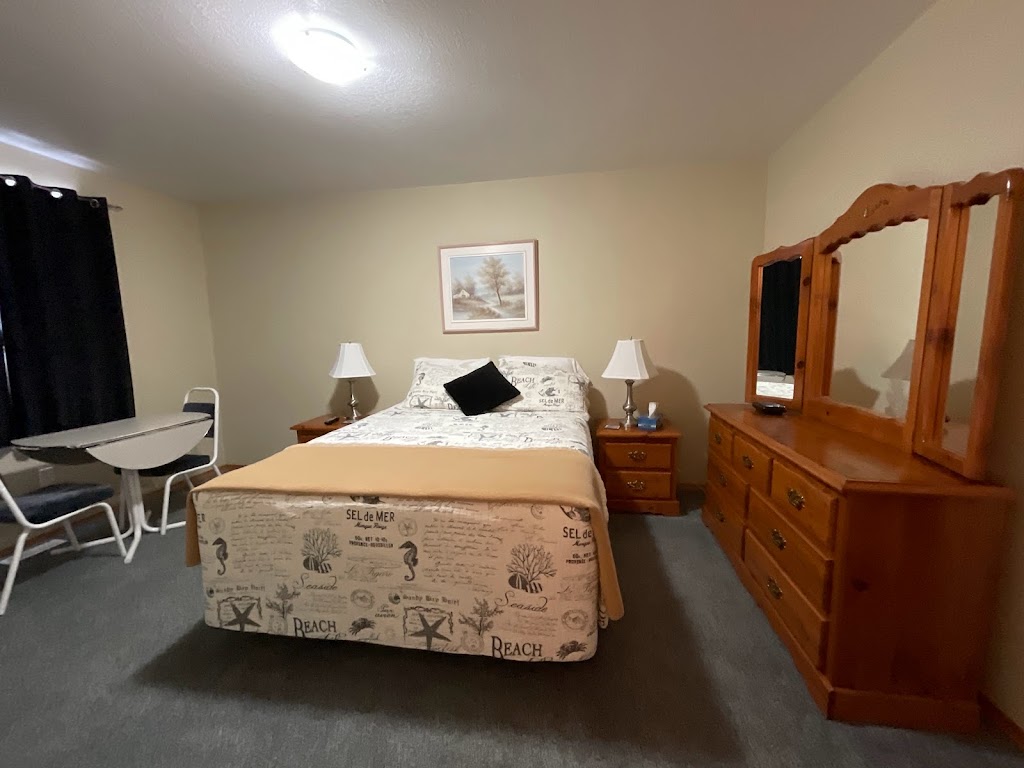 Newcastle Country Inn | 1130 Newcastle Trail, Drumheller, AB T0J 0Y2, Canada | Phone: (403) 823-8356