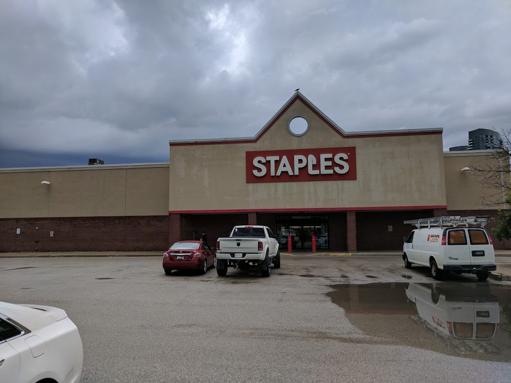 Staples Thornhill | 32 Steeles Ave W, Thornhill, ON L4J 1A1, Canada | Phone: (905) 763-0227