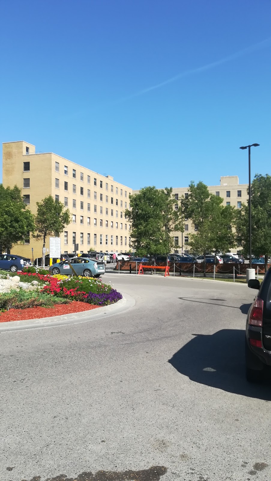 St. Boniface Hospital: Emergency Room | 409 Tache Ave, Winnipeg, MB R2H 2A6, Canada | Phone: (204) 233-8563