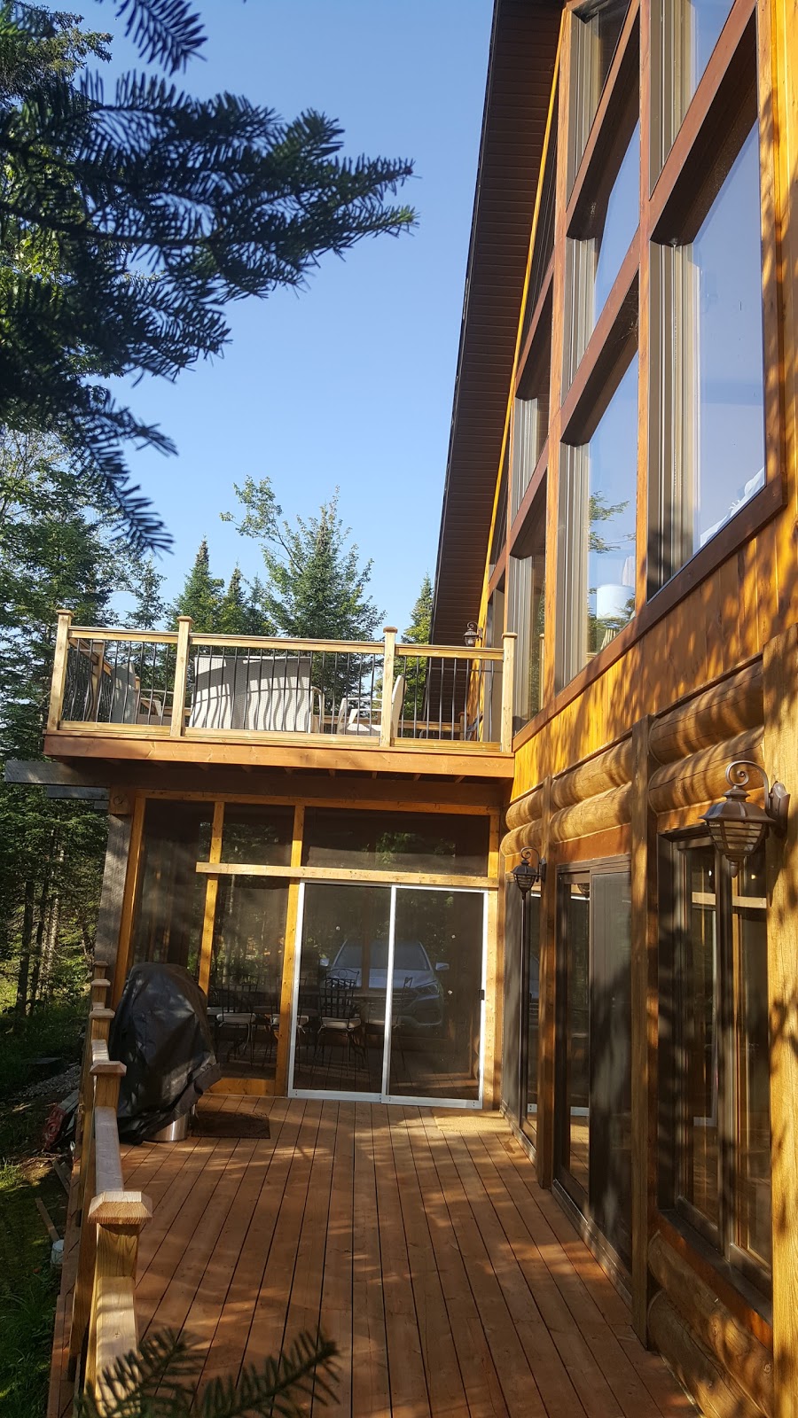 Chalet de Lynx | 706 Chemin des Montfortains, Wentworth-Nord, QC J0T 1Y0, Canada | Phone: (514) 463-1677