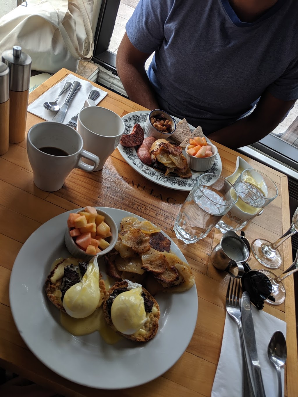 Le Jurançon | 1028 Rue Saint-Zotique E, Montréal, QC H2S 1N2, Canada | Phone: (514) 274-0139