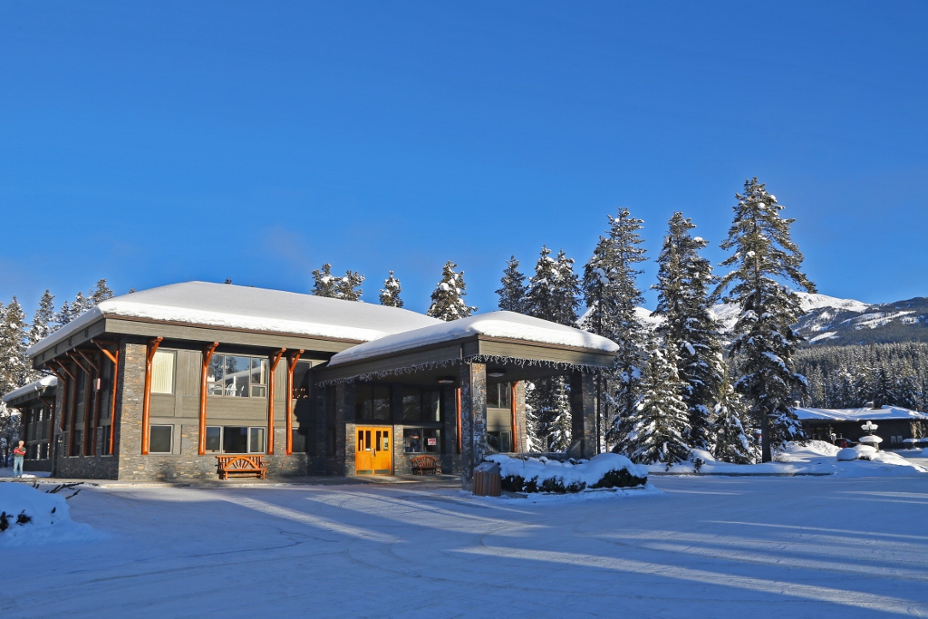 Mountaineer Lodge | 101 Village Rd, Lake Louise, AB T0L 1E0, Canada | Phone: (403) 522-3844