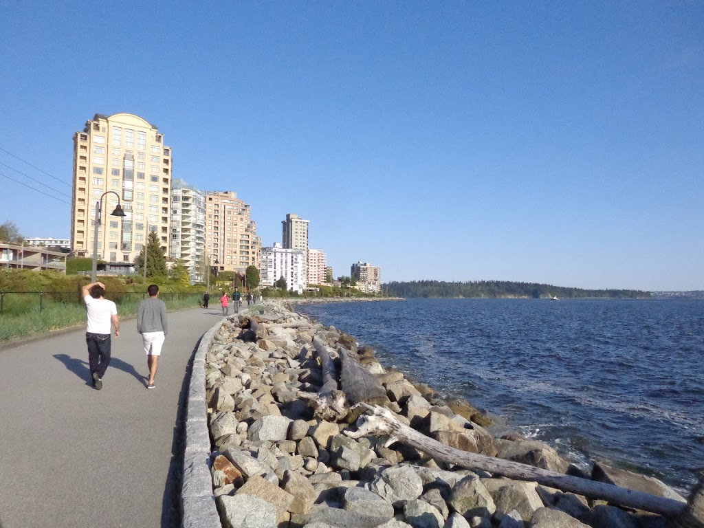 West Vancouver Centennial Seawalk | 2240 Bellevue Ave, West Vancouver, BC V7V 1C6, Canada