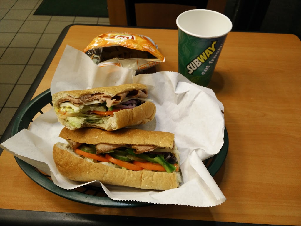 Subway | 10520 Yonge St Unit 38A, Richmond Hill, ON L4C 3C5, Canada | Phone: (905) 737-2999