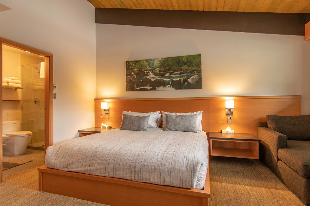 Harbour House Hotel | 121 Upper Ganges Rd, Salt Spring Island, BC V8K 2S2, Canada | Phone: (250) 537-4700