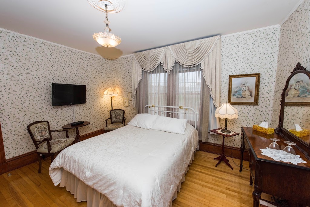 Gîte LE GRIFFON Bed & Breakfast | 426 Main St, Shediac, NB E4P 2G4, Canada | Phone: (506) 532-5412