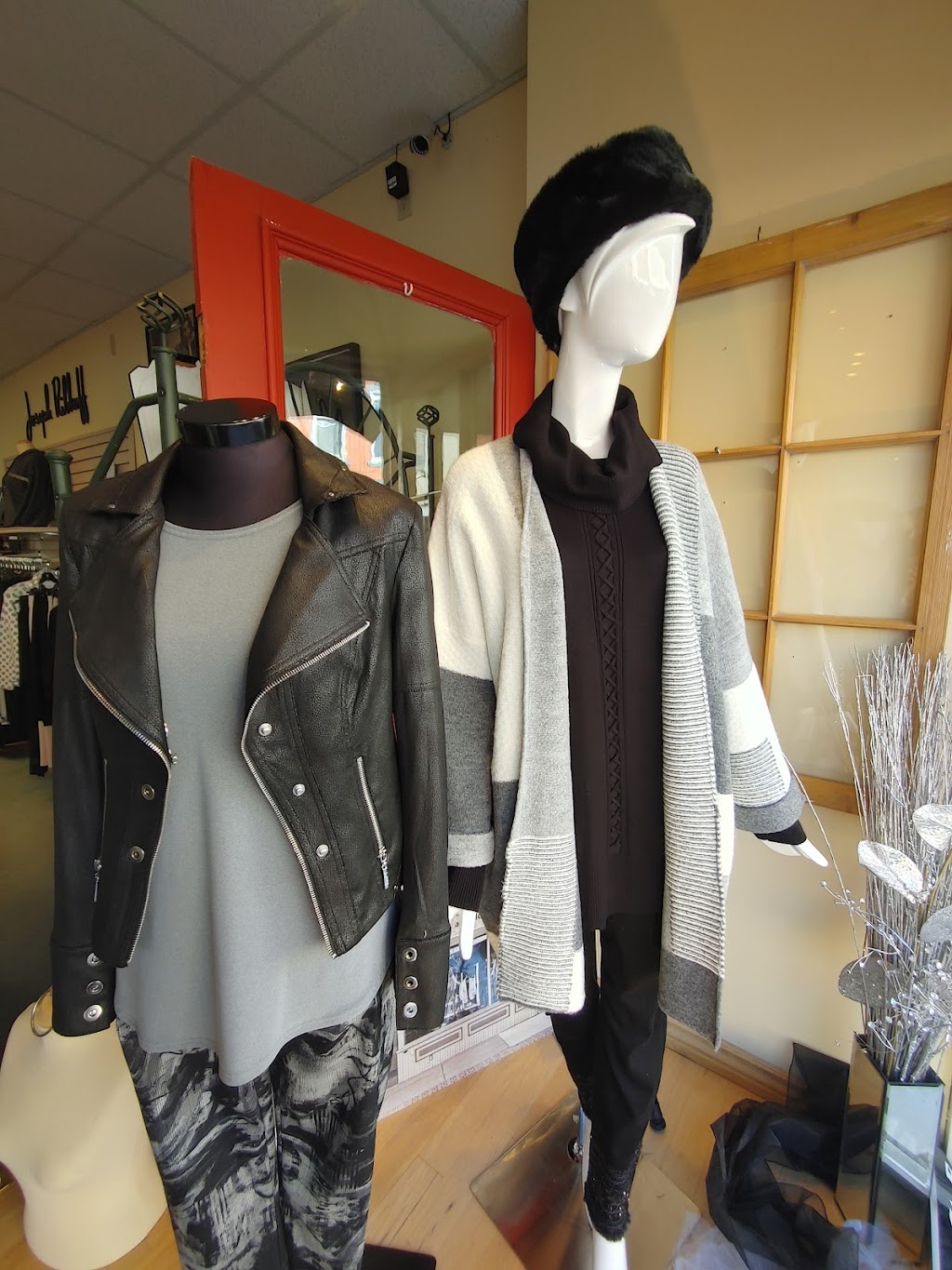 Aprils Image Fashions | 14 Dundas St E, Napanee, ON K7R 1H6, Canada | Phone: (613) 354-0017