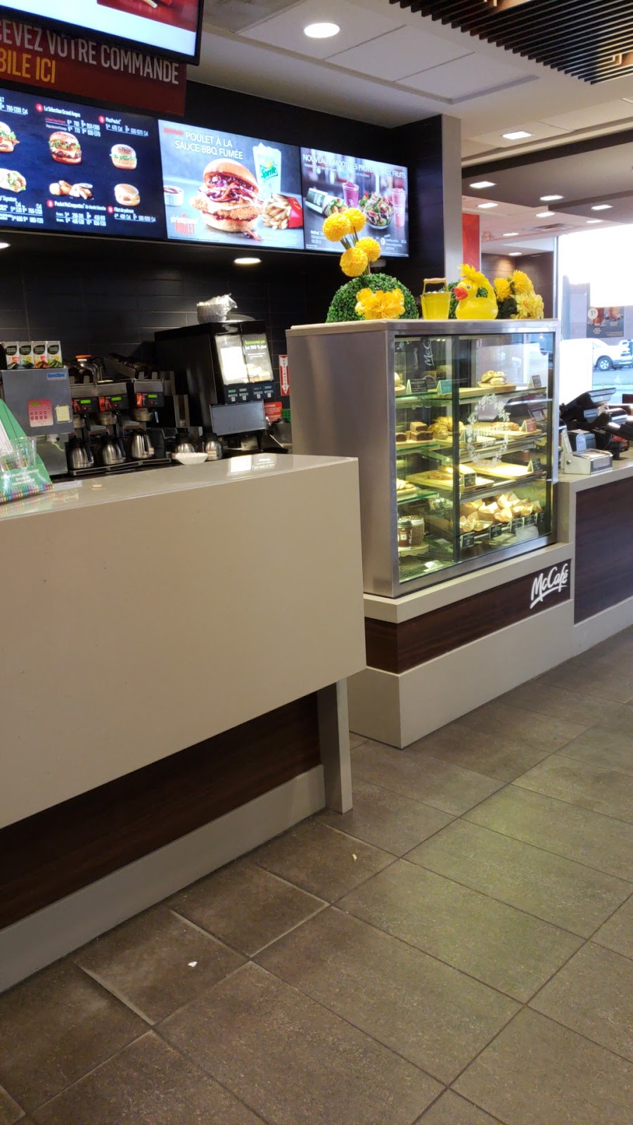 McDonalds | 2831 Boulevard des Promenades, Sainte-Marthe-sur-le-Lac, QC J0N 1P0, Canada | Phone: (450) 623-8000