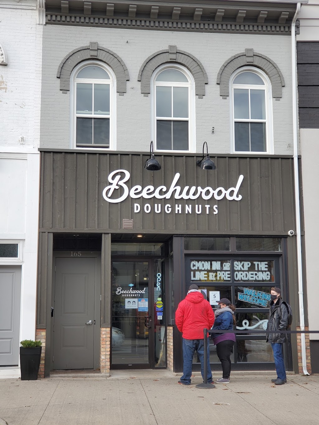 Beechwood Doughnuts | 165 St Paul St, St. Catharines, ON L2R 3M5, Canada | Phone: (905) 682-6887